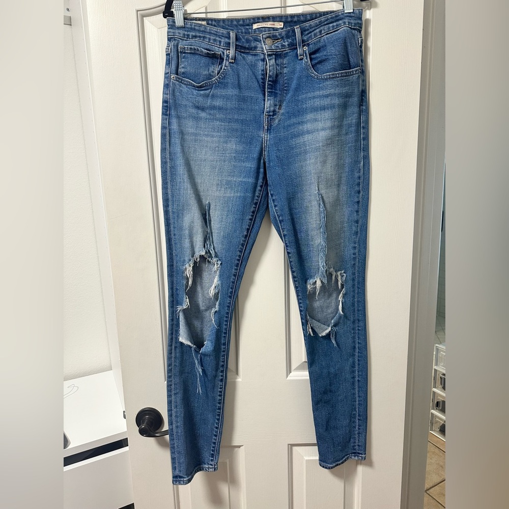 Women’s distressed 721 Levi jeans